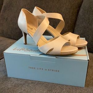 Brand new Life Stride almond color shoes